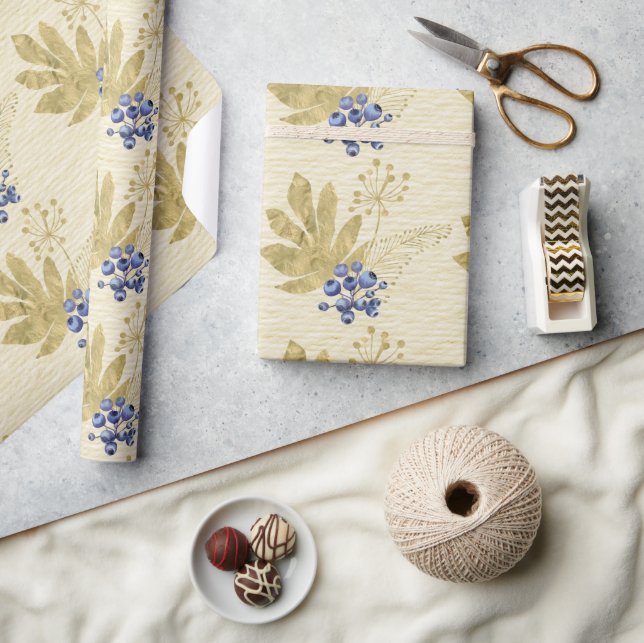 Lila Berries und Gold-Blätter auf hellgelb Geschenkpapier (Kunsthandwerk)