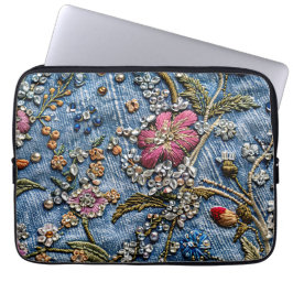 Lila bestickte Blume auf Denim Delight Laptopschutzhülle