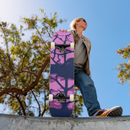 Lila Blick auf das Hawaiianische Ocean Beach Tree Skateboard