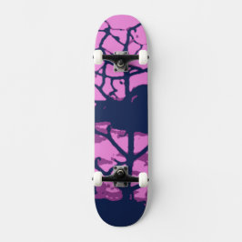 Lila Blick auf das Hawaiianische Ocean Beach Tree Skateboard