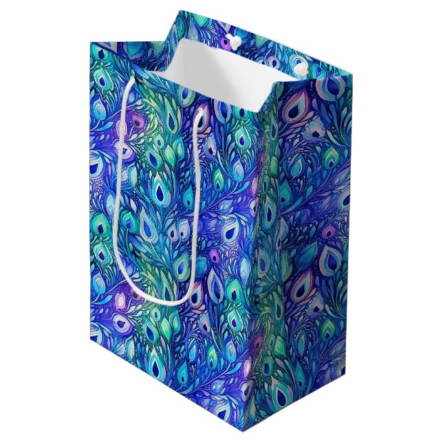 Lila Blue Mint Peacock Feathers Mittlere Geschenktüte (Vorderseite Schrägansicht)