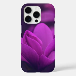 Lila Blume bei sanftem Licht iPhone 16 Pro Hülle