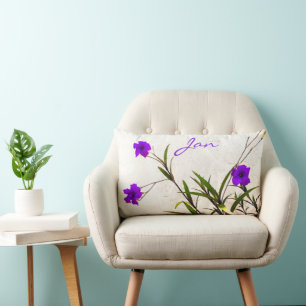 Lila Blumen im Breeze Throw Kissen