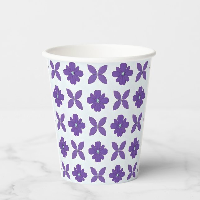 Lila Blumen mit hellem Hintergrund Pappbecher (Vorderseite)
