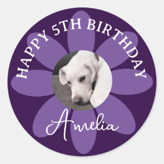 Lila Blumen Süßer Weißer Hund Foto 5. Geburtstag Runder Aufkleber