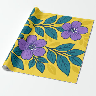 Lila Blumen und Türkisblätter auf gelbem Hintergru Geschenkpapier