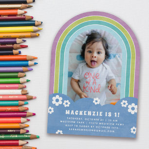 Lila Blumenarmbogen Kindergeburt Einladung