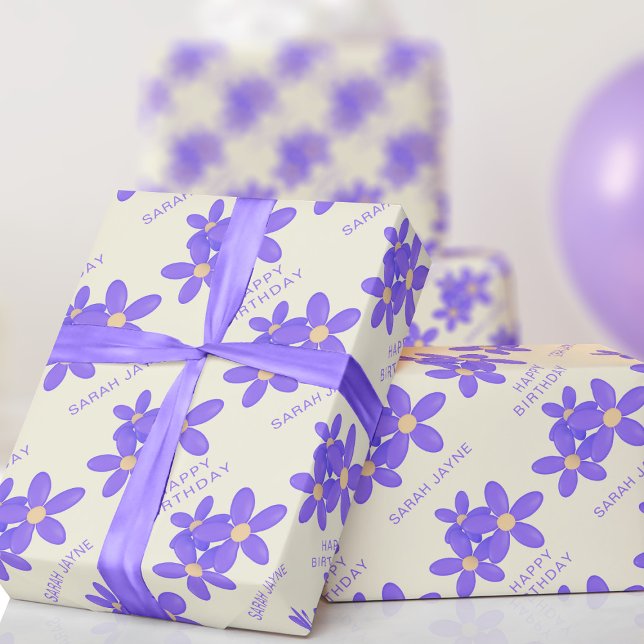Lila Blumencreme zum Geburtstag Geschenkpapier (A cute purple floral birthday wrapping paper. Just add your name!)