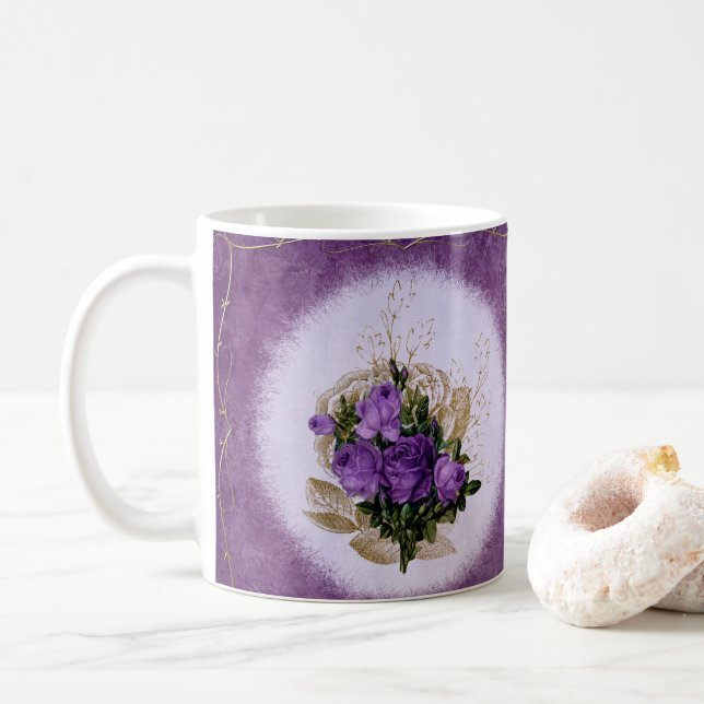 Lila Blumendesign Klassische Tasse Elegant (Mit Donut)