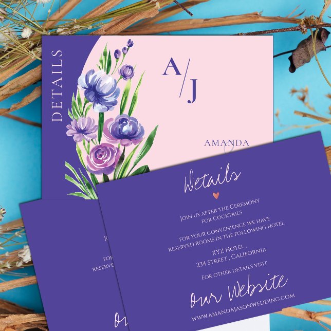 Lila Blumenmonogramm Rosa Hochzeitsdetails Begleitkarte (Purple Floral Monogram Blush Pink Wedding Details Enclosure Card)