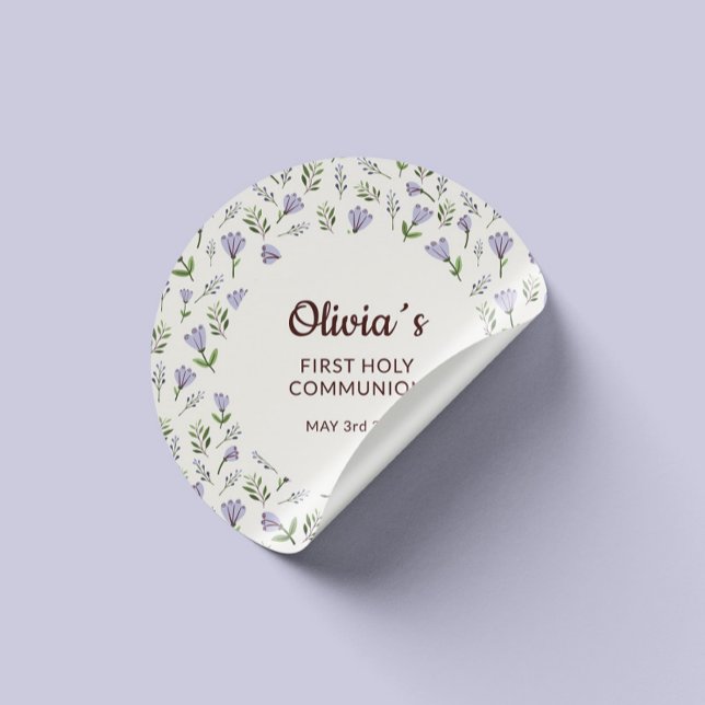 Lila Blumenmuster Erste Kommune Runder Aufkleber (First communion sticker in action – ideal for party bags, boxes, and gifts)
