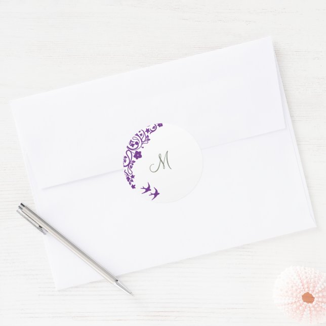 Lila Blumenoliberrot-Anfangsskriptmonogramm Runder Aufkleber (Umschlag)