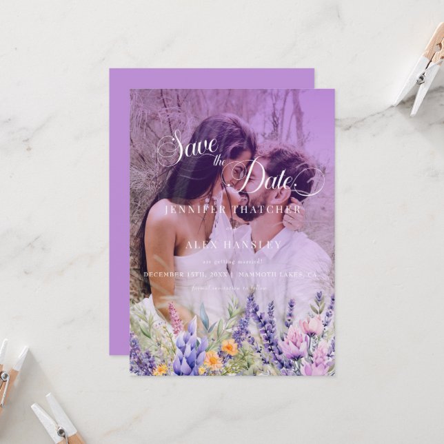 Lila Blumenschrift | Foto Hochzeit speichern Sie d Einladung (Vorderseite/Rückseite Beispiel)