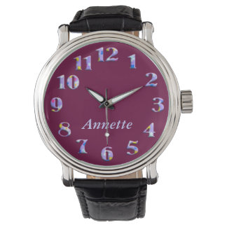 Lila Blumentextilien mit großen Zahlen und Namen Armbanduhr