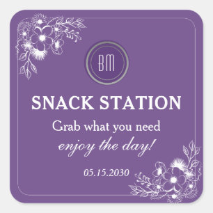 Lila Blumige Hochzeitssnackstation Quadratischer Aufkleber