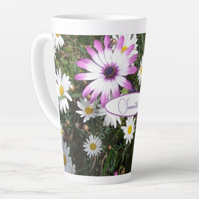 Lila Blütengarten mit weißer Daisy Blume Milchtasse (Linke Ecke)