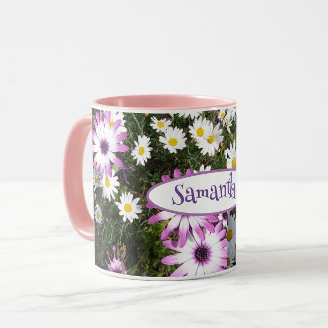 Lila Blütengarten mit weißer Daisy Blume Tasse (Vorderseite Links)