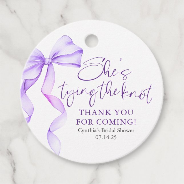 Lila Bow Sie bindet das Brautparty des Knotens Geschenkanhänger (Vorderseite)