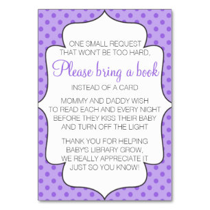 Lila Buch anstelle einer Karteneinlage bringen Tischnummer