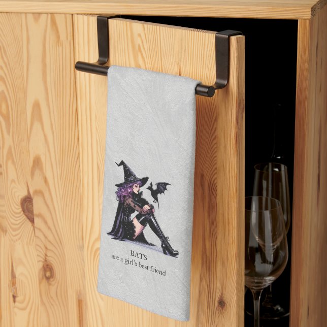 Lila Button auf Hexe Geschirrtuch (Drittel gefaltet)