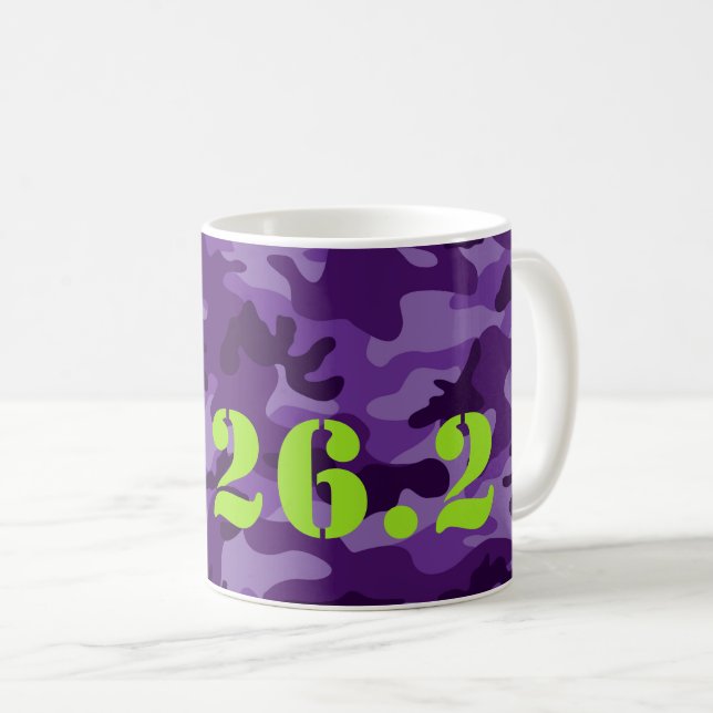 Lila Camouflage 26.2 Marathon Laufsport Kaffeetasse (VorderseiteRechts)