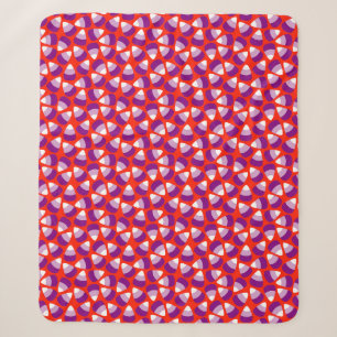Lila Candy Corn auf rotem Halloween Sherpadecke