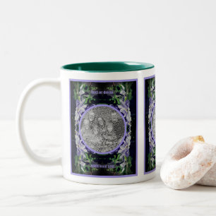 Lila Clematis auf Zaunrahmen hinzufügen Ihr Foto Zweifarbige Tasse