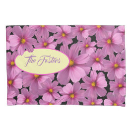 Lila Cosmos-Blume-Design auf schwarzem Hintergrund Kissenbezug