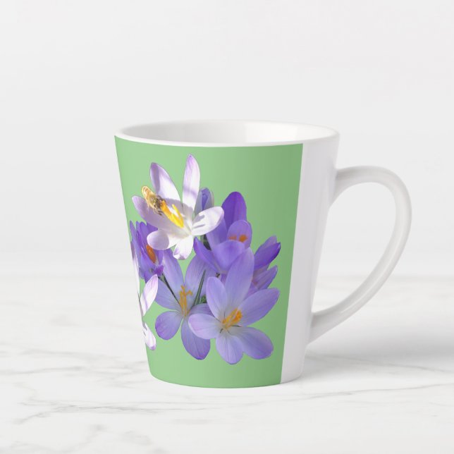 Lila Crocuses mit Bee Light Green Latte Tasse (Rechts)