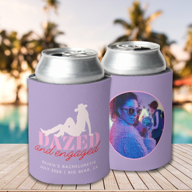 Lila Dazed & Verlobt Retro Cowgirl Bachelorette Dosenkühler (Purple Dazed & Engaged Retro Cowgirl Bachelorette Can Cooler
)
