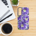 Lila Delphinium-Blume Samsung Galaxy Hülle<br><div class="desc">Mit diesem angesagten Handy-Gehäuse,  das das Foto lila Delphinium-Blume mit weißen Zentren bietet,  schützen Sie Ihr Samsung Galaxy S22 Handy. Ein schönes,  blumengeschmücktes Design! Wählen Sie Ihren Telefonstil aus. HINWEIS: Beim Ändern des Telefonstils müssen Sie möglicherweise Bilder bearbeiten und anpassen.</div>