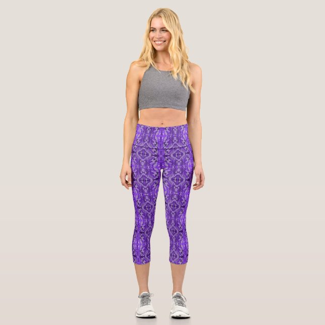Lila Diamant-y-Abstraktes Muster Capri Leggings (Vorderseite)
