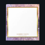 Lila Edelstein-Edelstein-Gold personalisiert Notizblock<br><div class="desc">Stilvoll gepflegter beruflicher Stil,  Notizblock. Elegantes lila Edelstein- und Goldrahmen-Design. Sie können den Text leicht ändern. Wenn Sie Hilfe benötigen,  kontaktieren Sie mich bitte.</div>