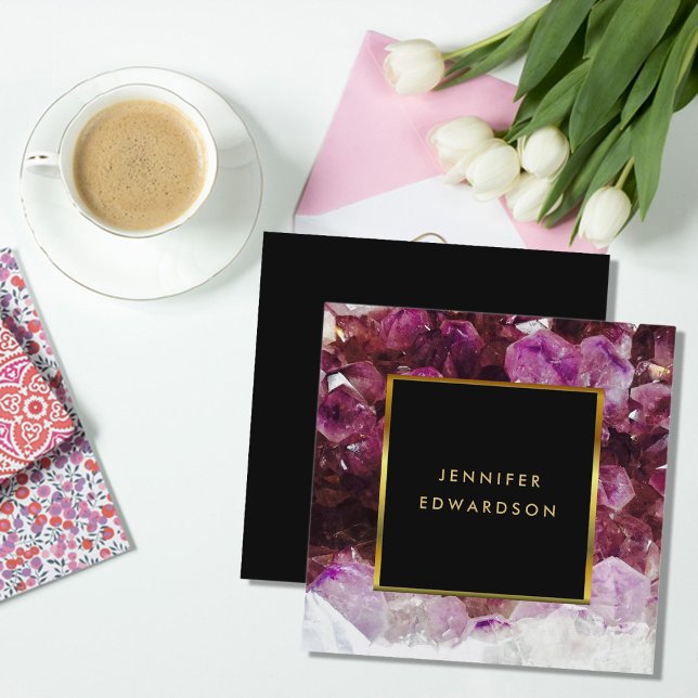Lila Edelsteinkristall beruflich Quadratische Visitenkarte (Purple amethyst gemstone, black gold frame, professional square business card.)