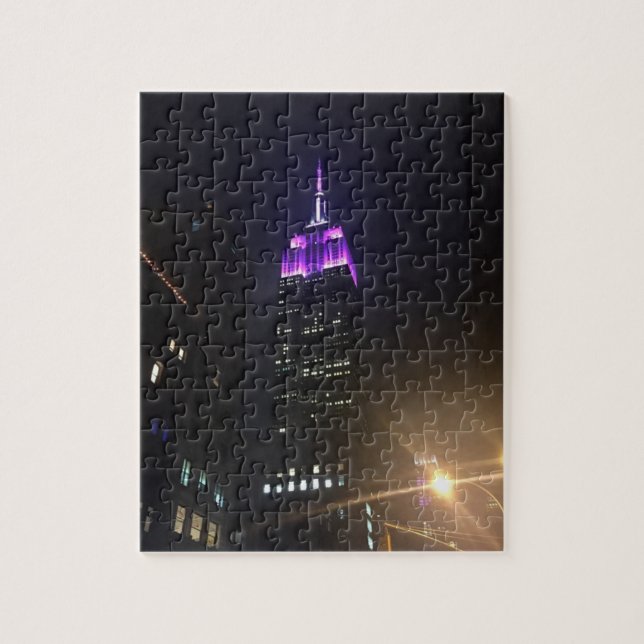 Lila Empire State Gebäude NYC New York City Puzzle (Vertikal)