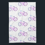 Lila Fahrräder Muster Küchentuch<br><div class="desc">Dekorieren Sie Ihre Küche mit diesem coolen lila Fahrradtuch. Macht ein großartiges Hauswärme- oder Hochzeitsgeschenk! Sie können ihn anpassen und auch Text hinzufügen. Karo in meinem Shop für viel mehr Farben und Muster!</div>