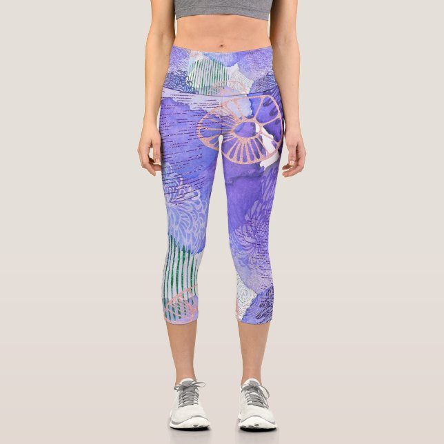 Lila, farbenfrohe abstrakte Kunst Capri Leggings (Vorderseite)