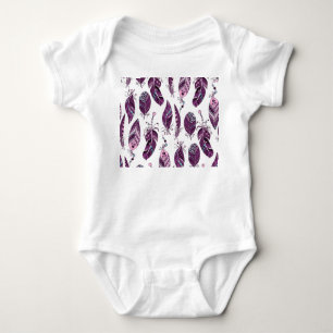 Lila Federn: Nahtloses vintage-ornamentales Muster Baby Strampler