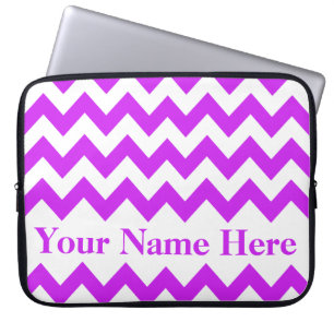 Lila Fett Zickzack mit benutzerdefinierbarem Text Laptopschutzhülle