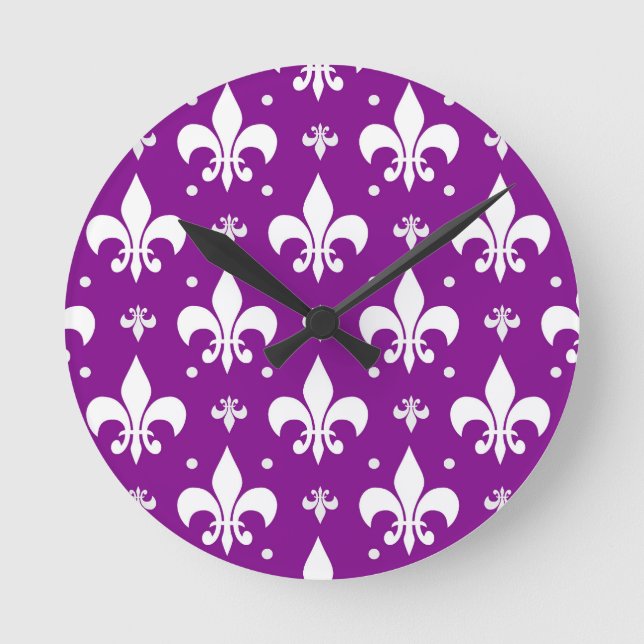 Lila Fleur-de-lis-Muster Runde Wanduhr (Vorderseite)