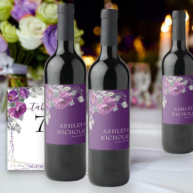 Lila florale Moderne botanische Hochzeit Weinetikett (Purple floral wine bottle labels from my Plush Purple Wedding Collection )