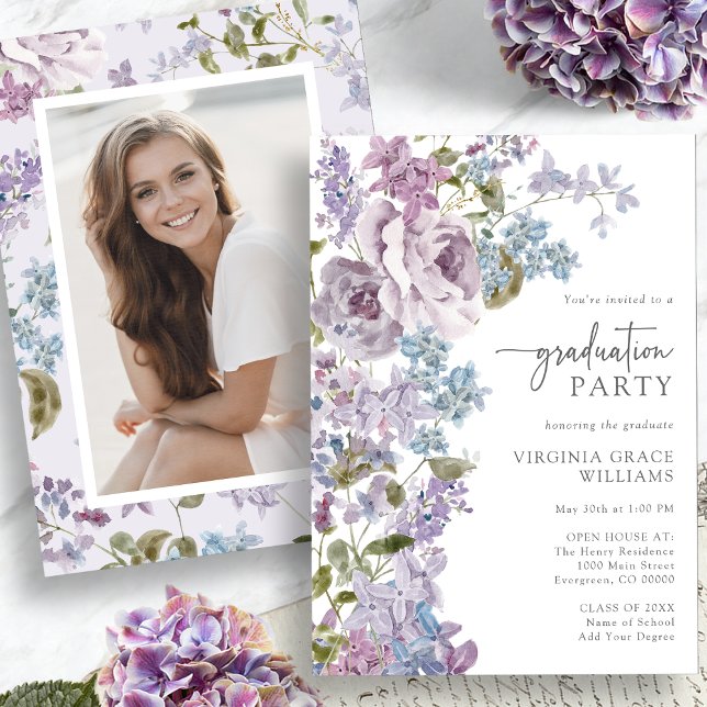 Lila floraler Abschluss Einladung (Purple Floral Graduation Invitation Picture on back by Painted Paperie
)