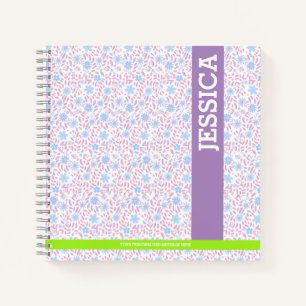 Lila floraler Personalisierter Name und Monogramm Notizbuch