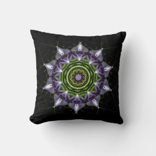 Lila florales Mandala-Kaleidoskop-Kunst Kissen