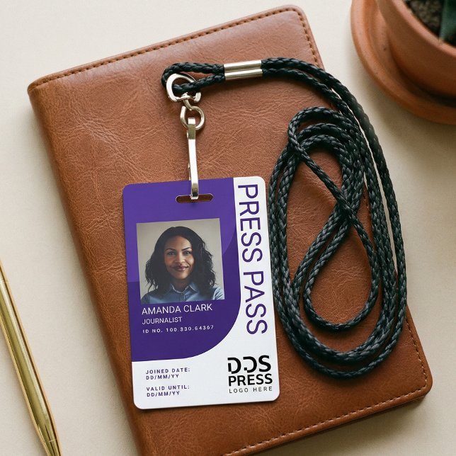 Lila Foto-ID für moderne und minimale Presseauswei Ausweis (Purple Modern & Minimal Press Pass Photo ID Badge)
