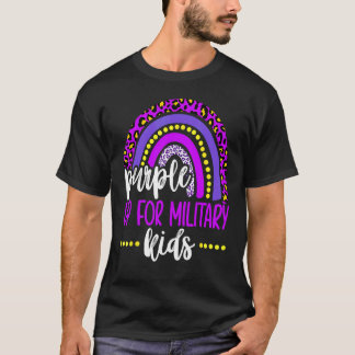 Lila für militärische Kinder unter Regenbogen-Mili T-Shirt