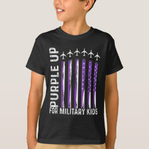 Lila für Militärkinder unter US-Flagge T-Shirt