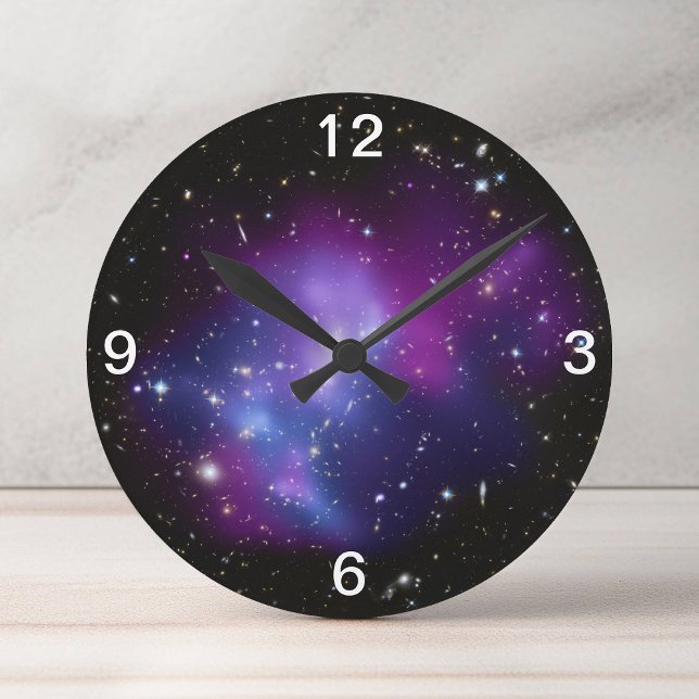 Lila Galaxie-Cluster-Wall-Uhr Runde Wanduhr (Purple Galaxy Cluster Modern Numbers Round Clock)