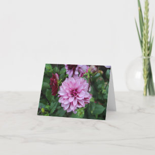 Lila Garten-Dahlie in voller Blüte Feiertagskarte