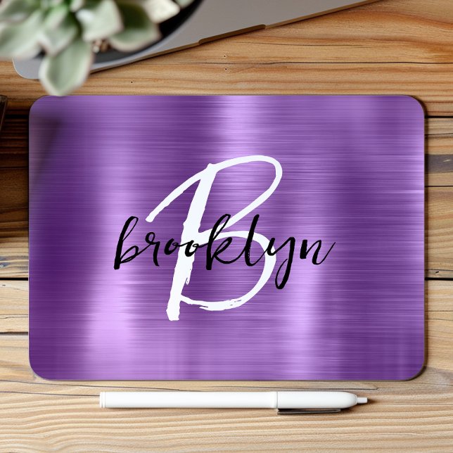 Lila gebürstetes Schwarz-weißes Script Monogram Mousepad (Von Creator hochgeladen)